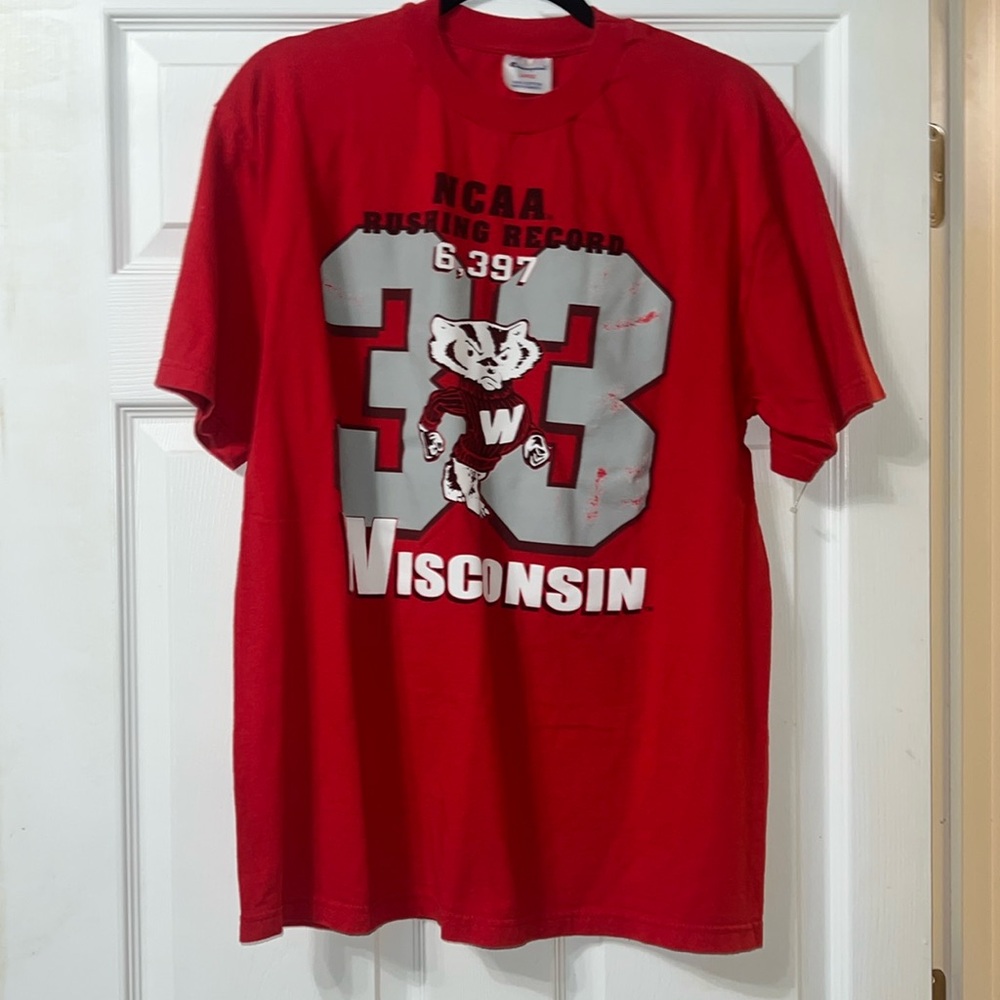 Red Wisconsin Badgers tee Large